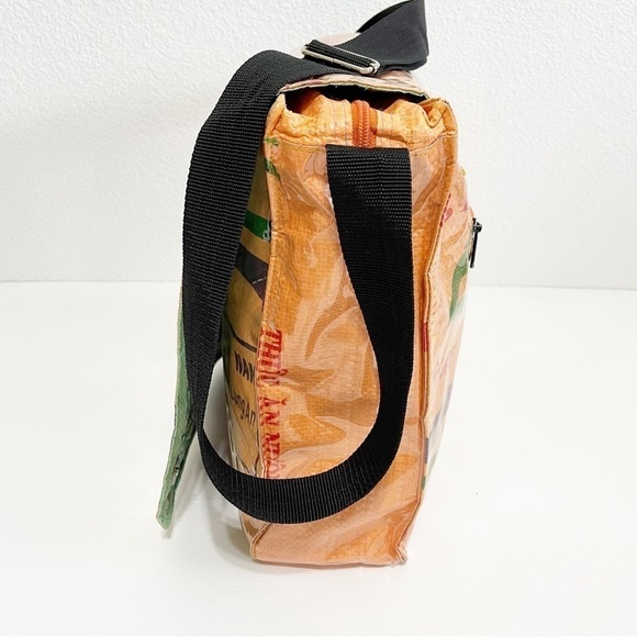 Elephant Emporium Recycled Deluxe Extra Large Messenger Bag - Picture 2 of 15